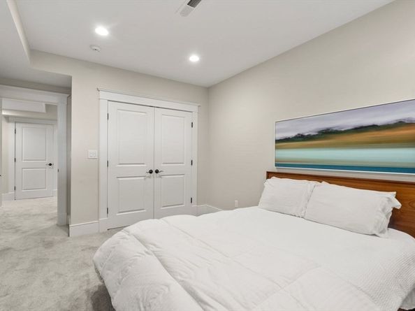 34 Winchester Rd 34, Newton MA 02458