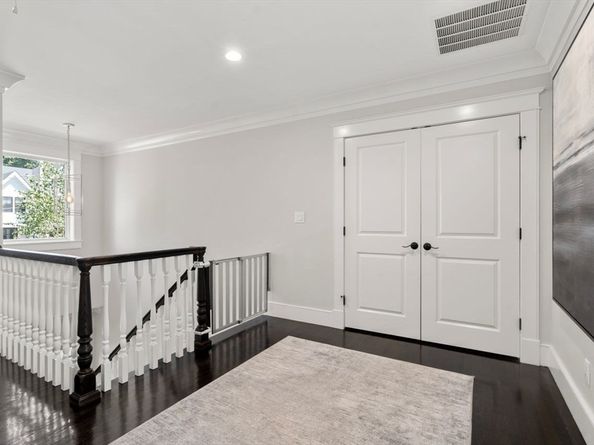 34 Winchester Rd 34, Newton MA 02458