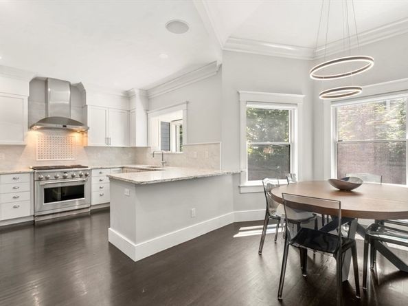 34 Winchester Rd 34, Newton MA 02458