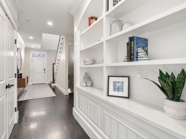 34 Winchester Rd 34, Newton MA 02458