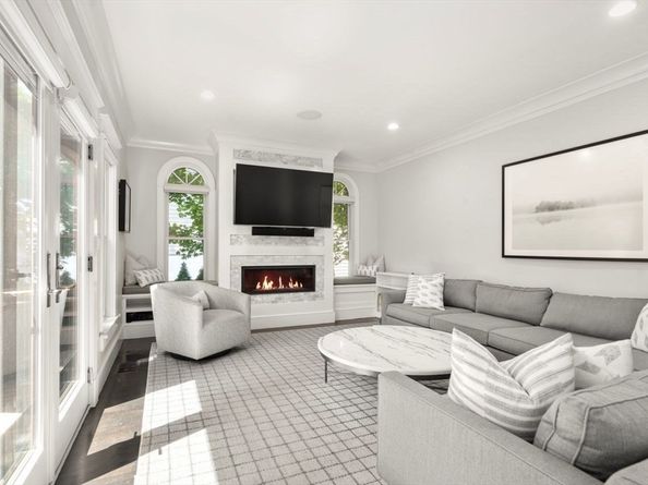 34 Winchester Rd 34, Newton MA 02458