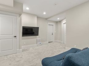 34 Winchester Rd 34, Newton MA 02458