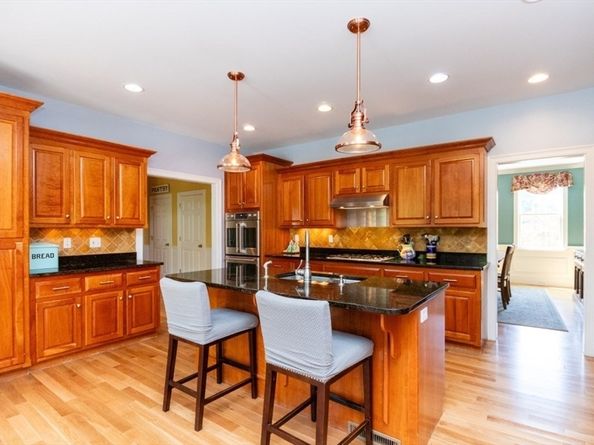 14 Essex St, Norfolk MA 02056