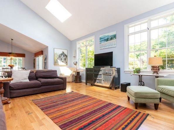 14 Essex St, Norfolk MA 02056