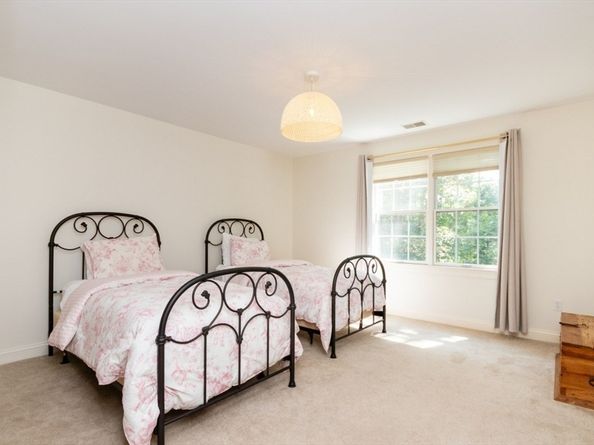 14 Essex St, Norfolk MA 02056