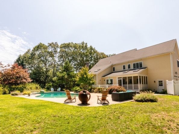 14 Essex St, Norfolk MA 02056