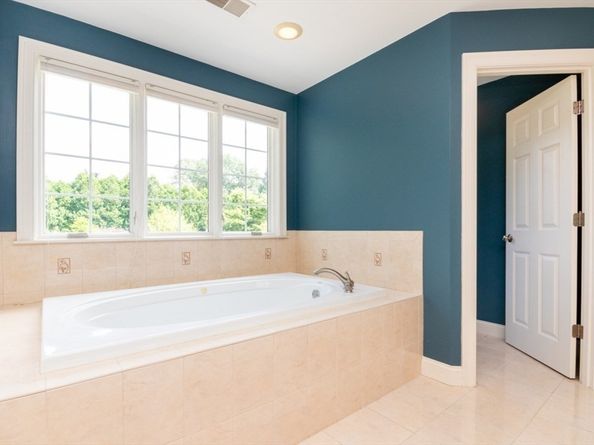 14 Essex St, Norfolk MA 02056