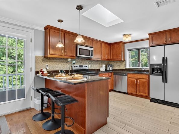 63 Outlook Rd, Billerica MA 01862