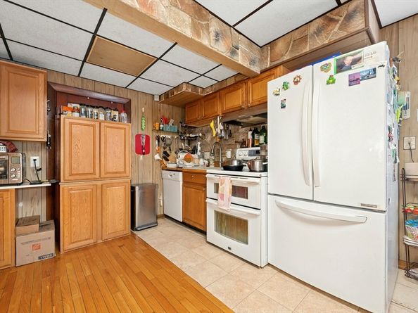96 Lake Ave, Worcester MA 01604