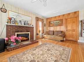 96 Lake Ave, Worcester MA 01604