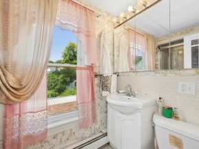 96 Lake Ave, Worcester MA 01604