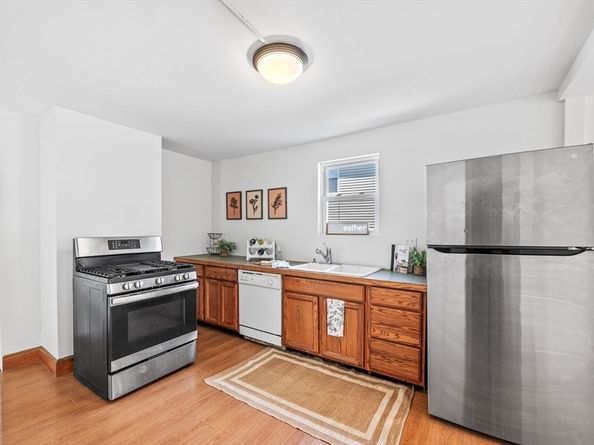12 Planters St, Salem MA 01970