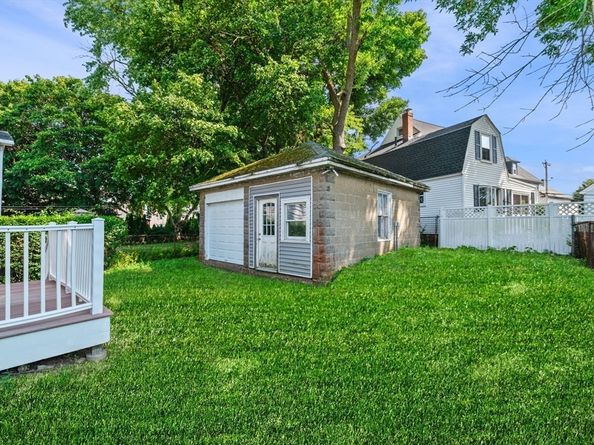 12 Planters St, Salem MA 01970