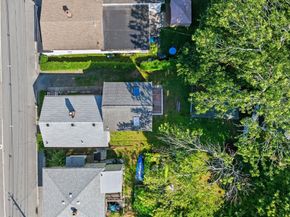 12 Planters St, Salem MA 01970