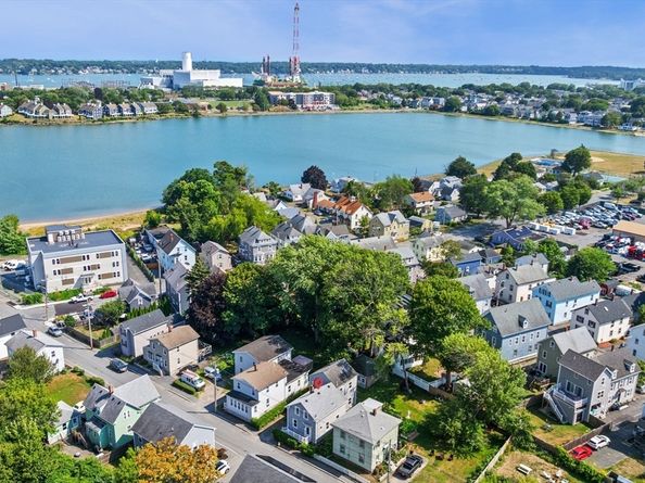 12 Planters St, Salem MA 01970