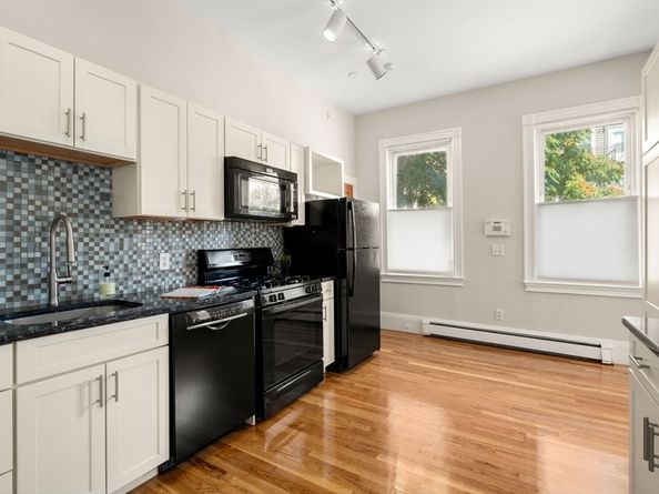 392 Norfolk St 1, Cambridge MA 02139