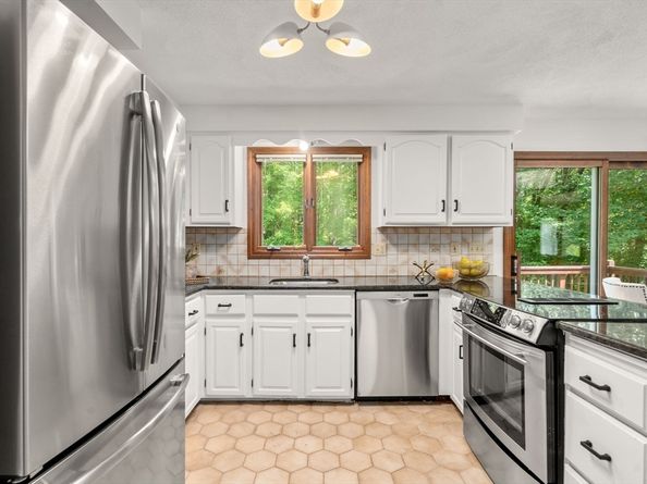 1 Maillet Dr, Acton MA 01720