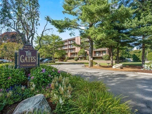146 Marble St 213, Stoneham MA 02180