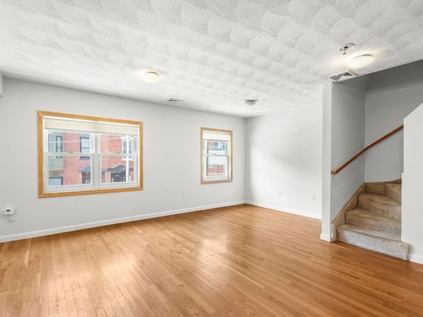 335-337 Meridian St 4, Boston MA 02128