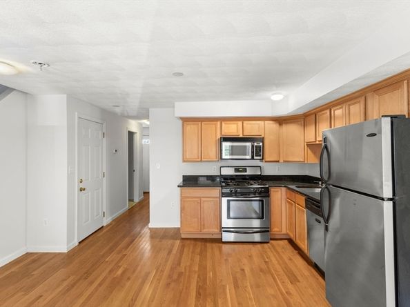 335-337 Meridian St 4, Boston MA 02128