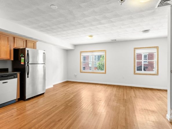 335-337 Meridian St 4, Boston MA 02128