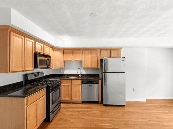 335-337 Meridian St 4, Boston MA 02128