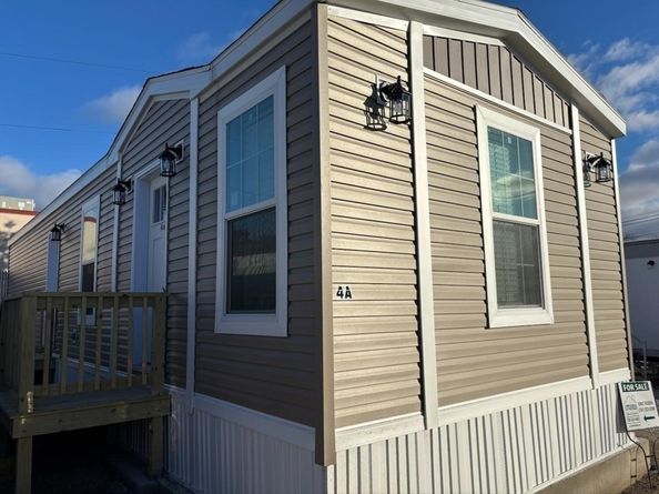 98 Newbury 4B, Danvers MA 01923