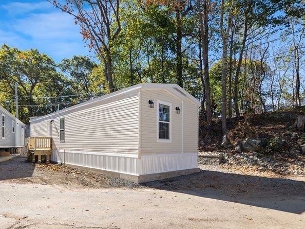 98 Newbury 4B, Danvers MA 01923