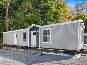 98 Newbury 4B, Danvers MA 01923