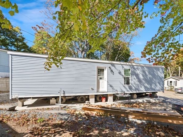 98 Newbury 4B, Danvers MA 01923