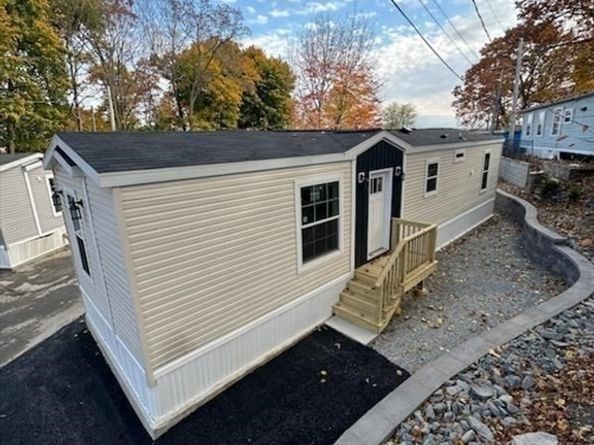 98 Newbury 4B, Danvers MA 01923