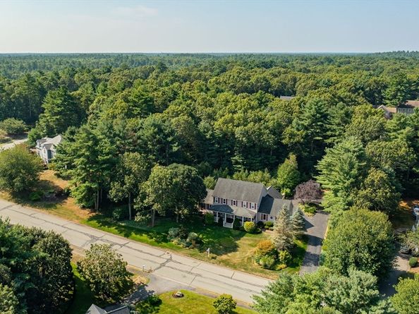 41 High Pines Dr, Kingston MA 02364