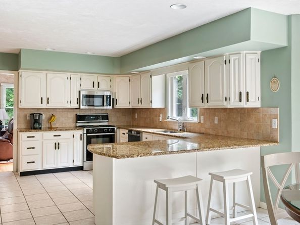 41 High Pines Dr, Kingston MA 02364