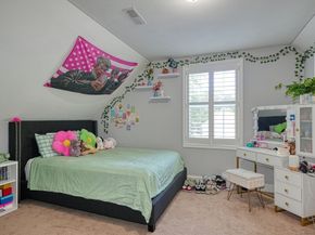 8 Laurie Ln, Burlington MA 01803