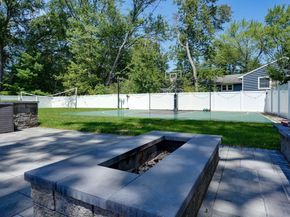 8 Laurie Ln, Burlington MA 01803