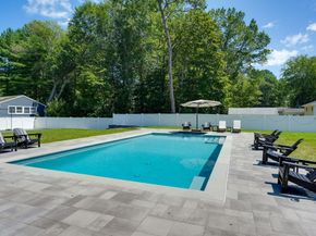 8 Laurie Ln, Burlington MA 01803
