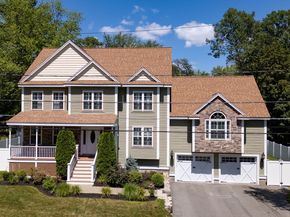 8 Laurie Ln, Burlington MA 01803