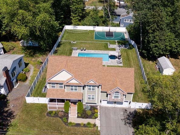 8 Laurie Ln, Burlington MA 01803
