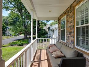 8 Laurie Ln, Burlington MA 01803