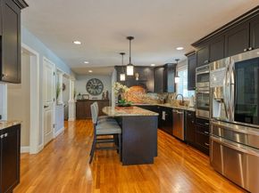 8 Laurie Ln, Burlington MA 01803