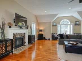 8 Laurie Ln, Burlington MA 01803