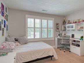 8 Laurie Ln, Burlington MA 01803