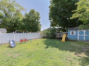 8A Whitins Rd, Sutton MA 01590