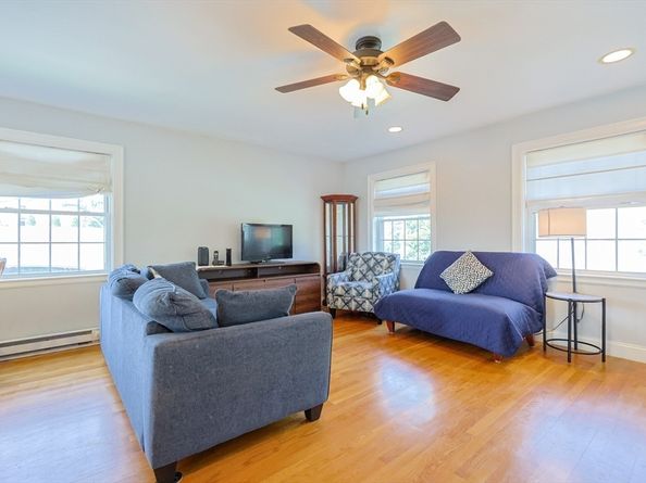 8A Whitins Rd, Sutton MA 01590