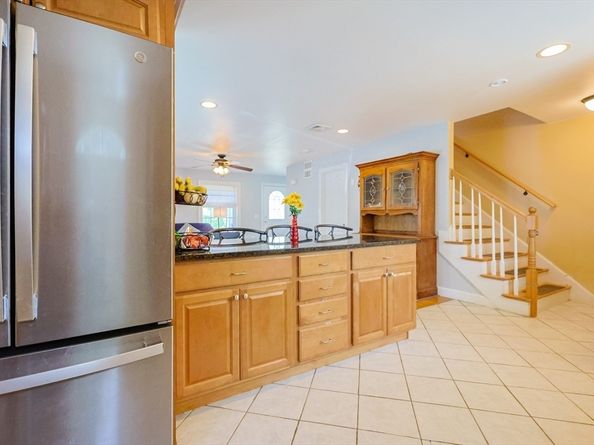 8A Whitins Rd, Sutton MA 01590