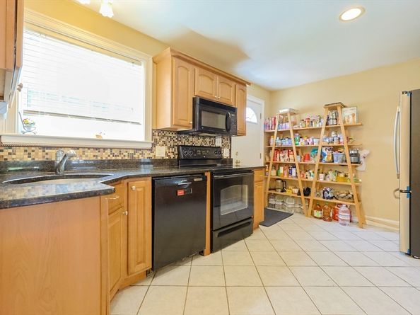 8A Whitins Rd, Sutton MA 01590