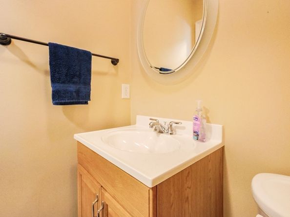 8A Whitins Rd, Sutton MA 01590