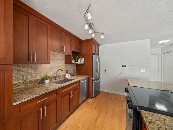 935 Washington St (Rear Facing) 11, Newton MA 02460