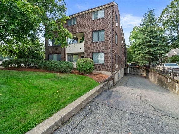 935 Washington St (Rear Facing) 11, Newton MA 02460