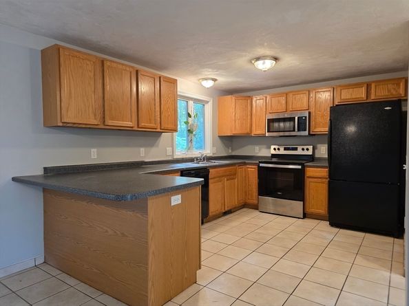 23 Fenton Dr, Worcester MA 01602
